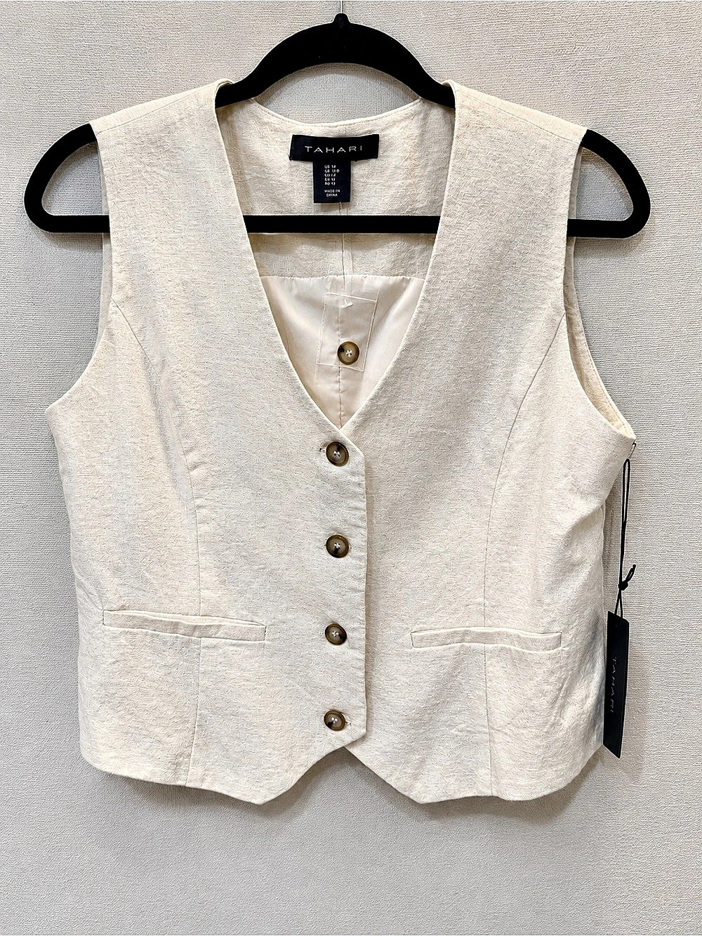 Tahari Women's Button Front Vest in White Size Medium NWT